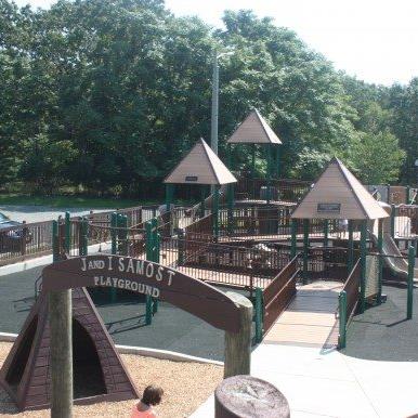 Bob Meyer Memorial Park Pavilion & Picnic Area in Fort Medford